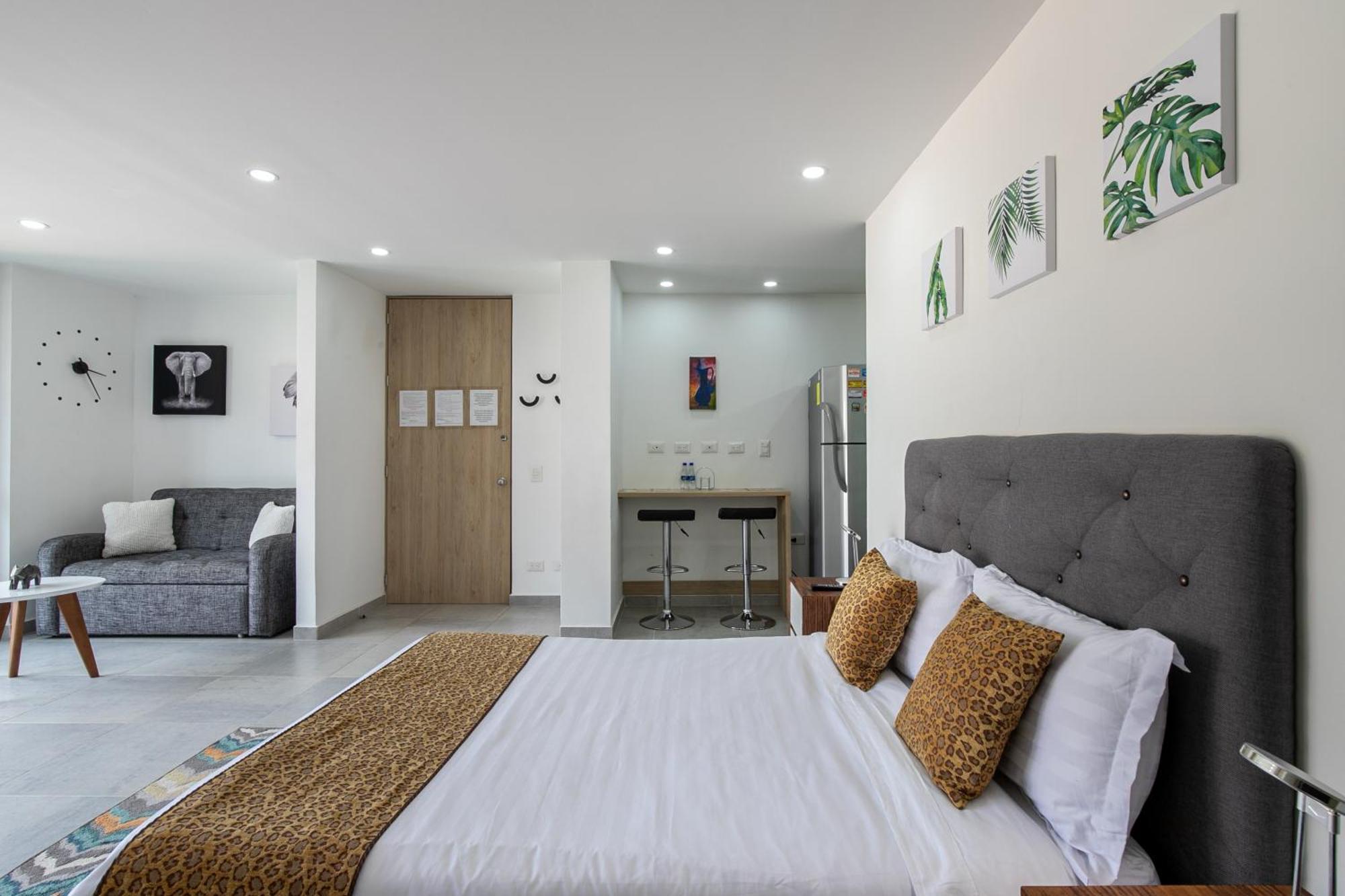 Apartamentos Borbon Suites Меделин Екстериор снимка
