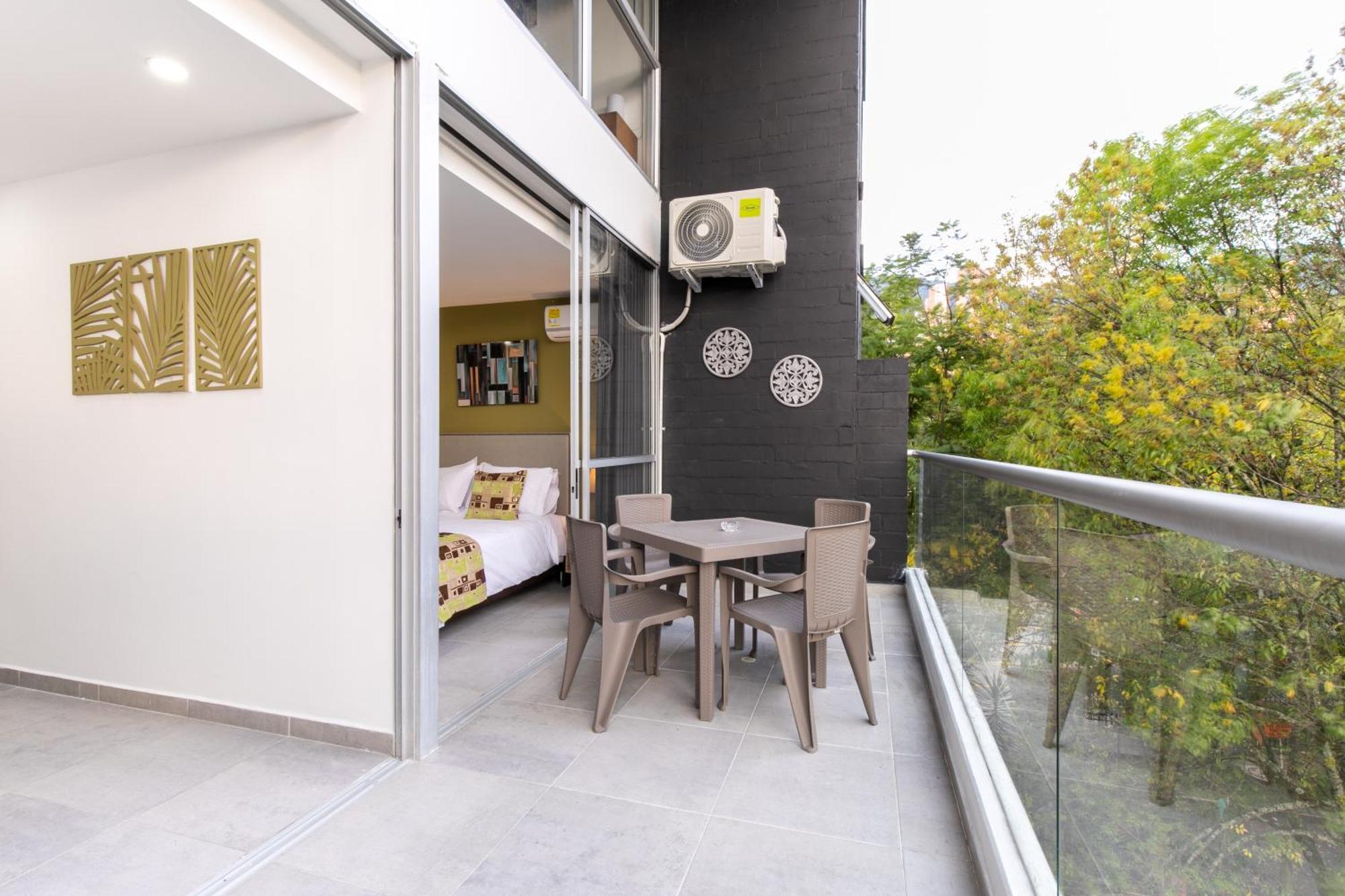 Apartamentos Borbon Suites Меделин Екстериор снимка