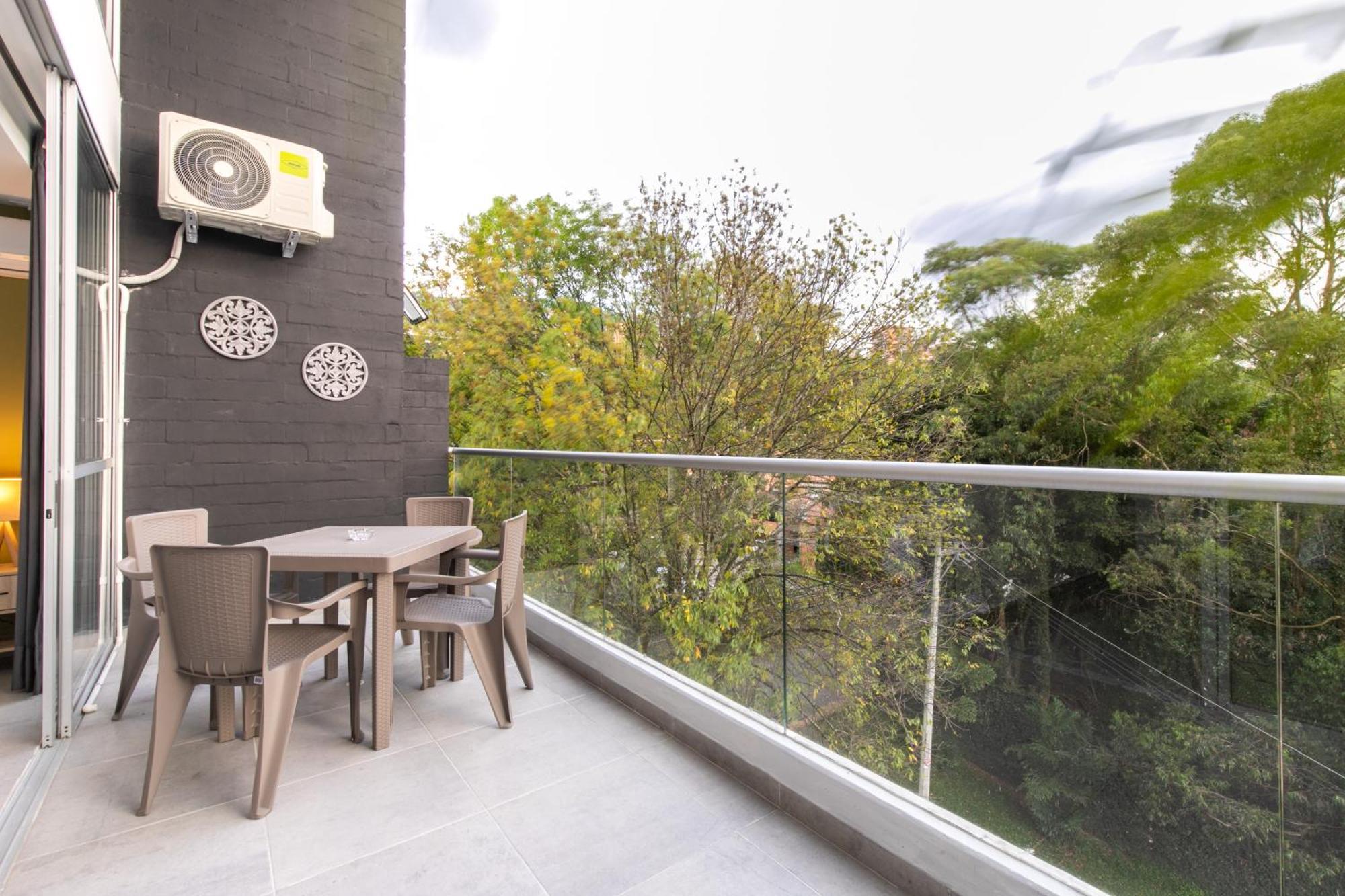 Apartamentos Borbon Suites Меделин Екстериор снимка