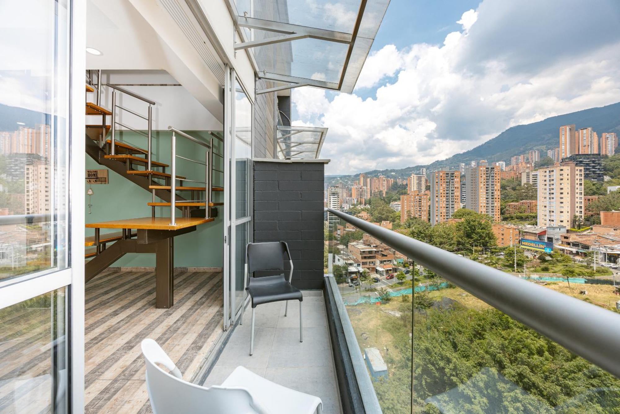Apartamentos Borbon Suites Меделин Екстериор снимка