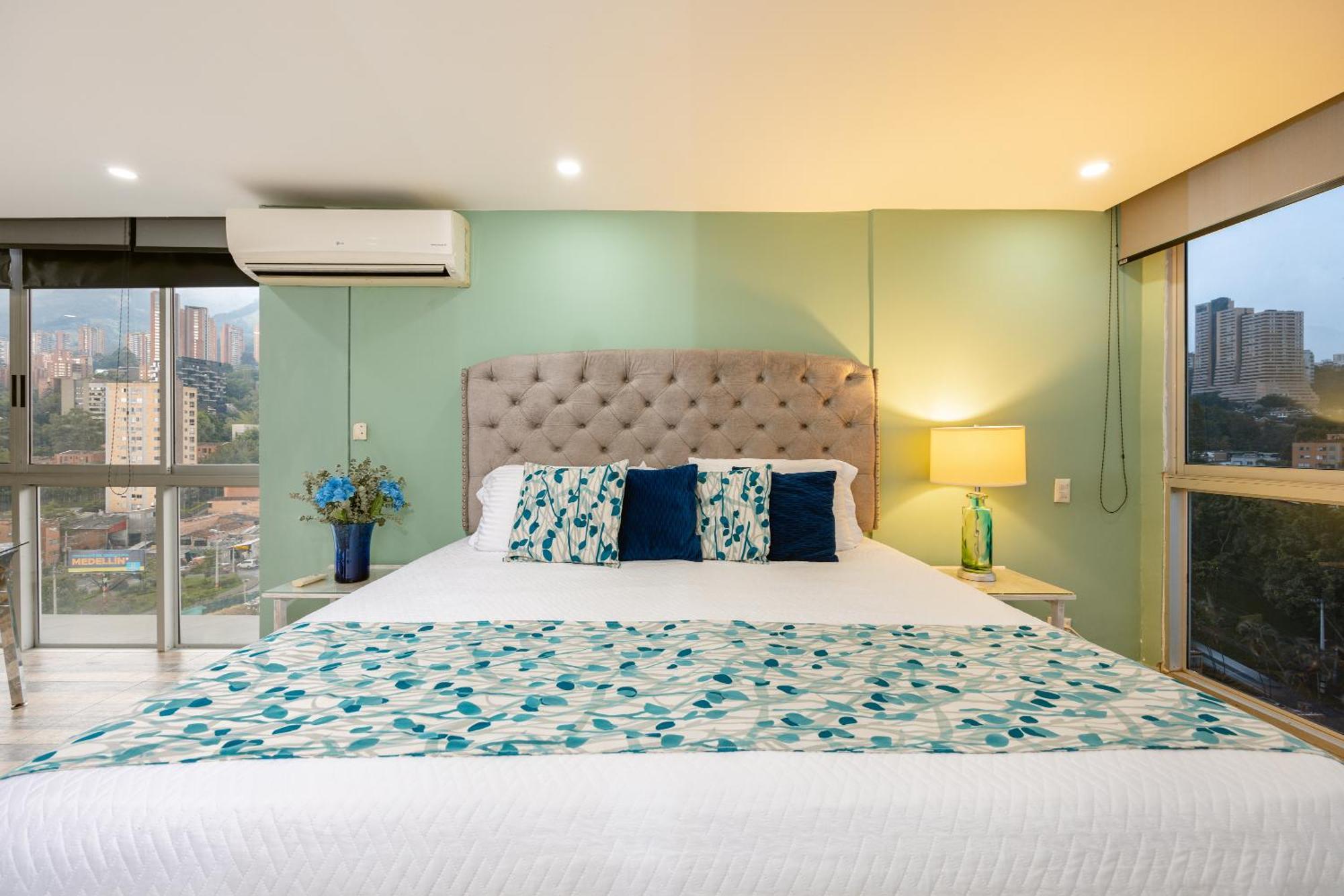 Apartamentos Borbon Suites Меделин Екстериор снимка